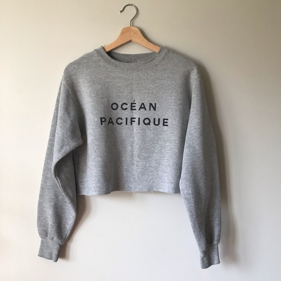 Brandy Melville Tops - Cropped sweatshirt